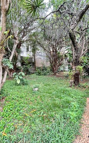 Casa à venda com 200m², 3 quartos e 5 vagas Casa à venda com 200m², 3 quartos e 5 vagasQuintal