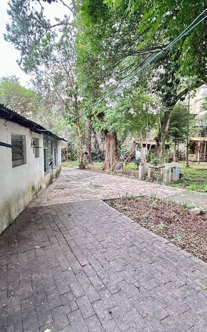 Casa à venda com 200m², 3 quartos e 5 vagas Casa à venda com 200m², 3 quartos e 5 vagasQuintal