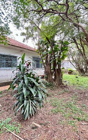 Casa à venda com 200m², 3 quartos e 5 vagas Casa à venda com 200m², 3 quartos e 5 vagasQuintal