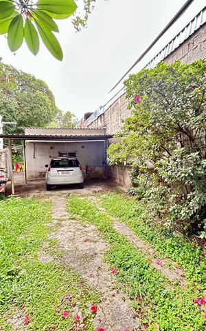 Casa à venda com 200m², 3 quartos e 5 vagas Casa à venda com 200m², 3 quartos e 5 vagasGaragem