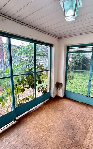 Casa à venda com 200m², 3 quartos e 5 vagas Casa à venda com 200m², 3 quartos e 5 vagasVaranda da Sala