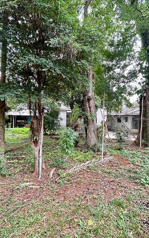 Casa à venda com 200m², 3 quartos e 5 vagas Casa à venda com 200m², 3 quartos e 5 vagasQuintal