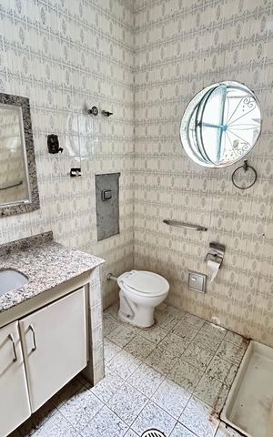 Casa à venda com 200m², 3 quartos e 5 vagas Casa à venda com 200m², 3 quartos e 5 vagasBanheiro 2
