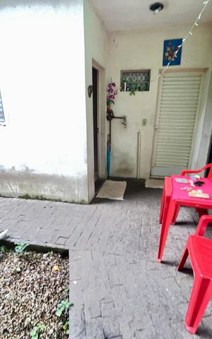 Casa à venda com 200m², 3 quartos e 5 vagas Casa à venda com 200m², 3 quartos e 5 vagasÁrea