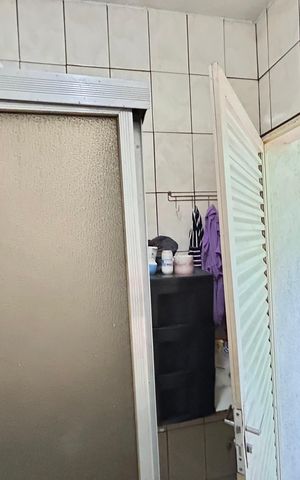 Casa à venda com 200m², 3 quartos e 5 vagas Casa à venda com 200m², 3 quartos e 5 vagasBanheiro 1