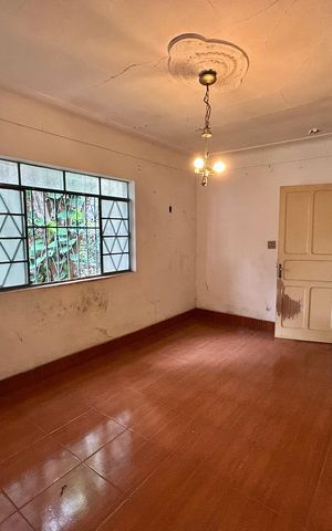 Casa à venda com 200m², 3 quartos e 5 vagas Casa à venda com 200m², 3 quartos e 5 vagasSala