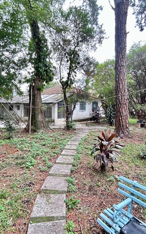 Casa à venda com 200m², 3 quartos e 5 vagas Casa à venda com 200m², 3 quartos e 5 vagasQuintal