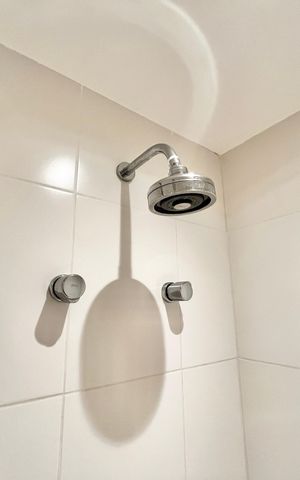 Apartamento à venda com 64m², 2 quartos e 2 vagas Apartamento à venda com 64m², 2 quartos e 2 vagasBanheiro da Suíte