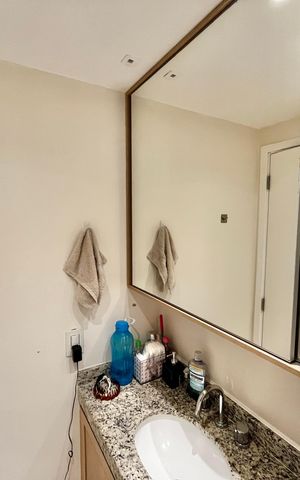 Apartamento à venda com 64m², 2 quartos e 2 vagas Apartamento à venda com 64m², 2 quartos e 2 vagasBanheiro da Suíte