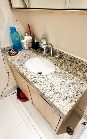 Apartamento à venda com 64m², 2 quartos e 2 vagas Apartamento à venda com 64m², 2 quartos e 2 vagasBanheiro da Suíte