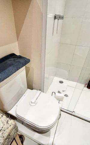 Apartamento à venda com 64m², 2 quartos e 2 vagas Apartamento à venda com 64m², 2 quartos e 2 vagasBanheiro da Suíte