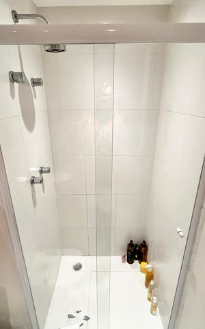 Apartamento à venda com 64m², 2 quartos e 2 vagas Apartamento à venda com 64m², 2 quartos e 2 vagasBanheiro da Suíte