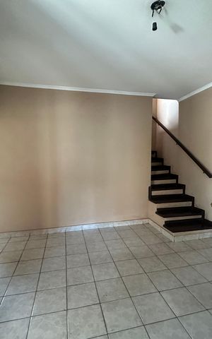 Casa à venda com 125m², 4 quartos e 2 vagasSala