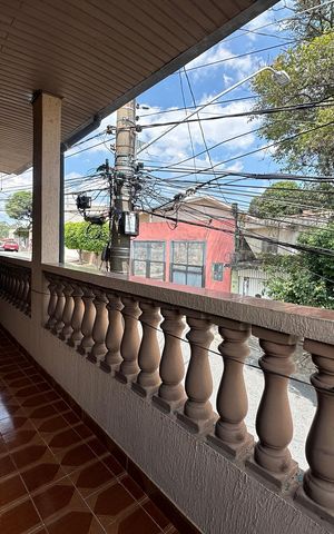 Casa à venda com 125m², 4 quartos e 2 vagasVaranda