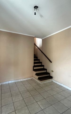 Casa à venda com 125m², 4 quartos e 2 vagasSala