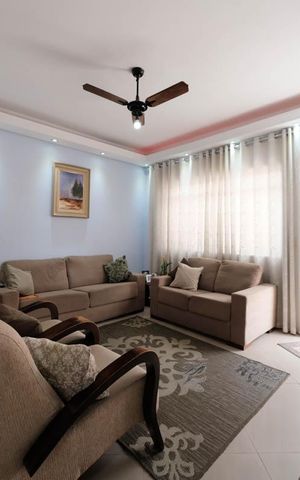 Casa à venda com 150m², 3 quartos e 7 vagasSala
