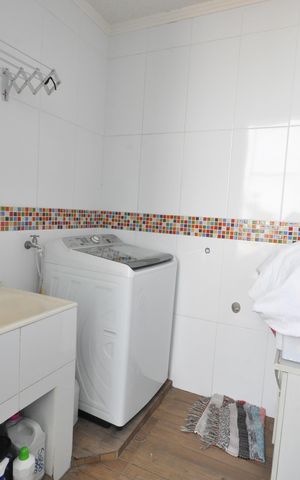 Casa à venda com 300m², 3 quartos e 5 vagasÁrea de Serviço