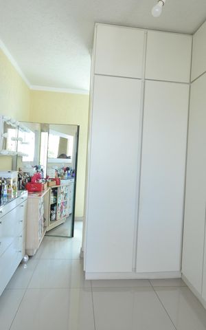 Casa à venda com 300m², 3 quartos e 5 vagasCloset