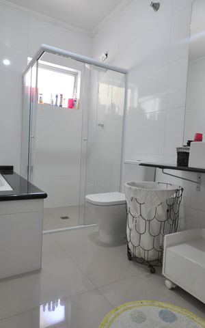 Casa à venda com 300m², 3 quartos e 5 vagasBanheiro da Suíte 3