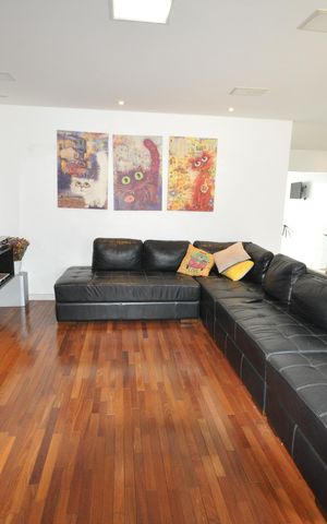 Casa à venda com 300m², 3 quartos e 5 vagasSala