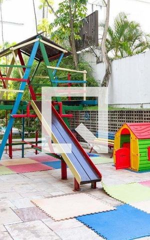 Apartamento à venda com 136m², 3 quartos e 2 vagas Apartamento à venda com 136m², 3 quartos e 2 vagasÁrea comum - Playground