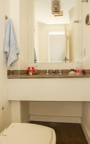 Apartamento à venda com 136m², 3 quartos e 2 vagas Apartamento à venda com 136m², 3 quartos e 2 vagasLavabo