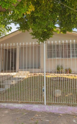 Casa à venda com 120m², 3 quartos e 2 vagas Casa à venda com 120m², 3 quartos e 2 vagasFachada/Placa