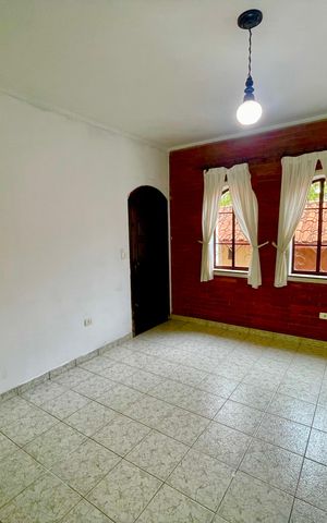 Casa à venda com 300m², 5 quartos e 4 vagas Casa à venda com 300m², 5 quartos e 4 vagasSala