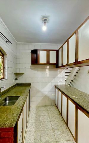 Casa à venda com 300m², 5 quartos e 4 vagas Casa à venda com 300m², 5 quartos e 4 vagasCozinha