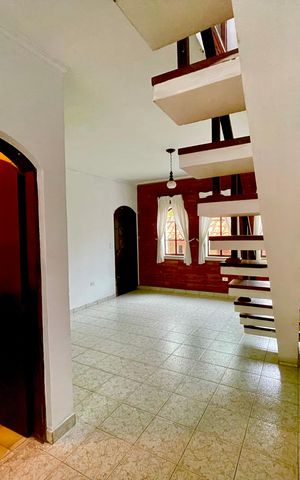 Casa à venda com 300m², 5 quartos e 4 vagas Casa à venda com 300m², 5 quartos e 4 vagasSala