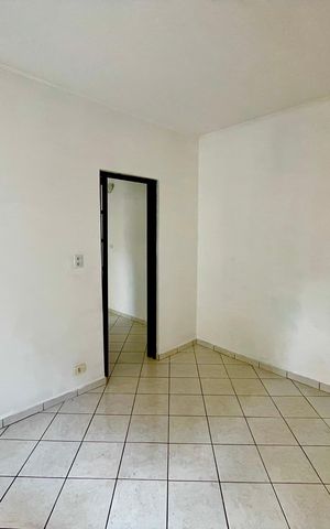 Casa à venda com 300m², 5 quartos e 4 vagas Casa à venda com 300m², 5 quartos e 4 vagasCozinha 3