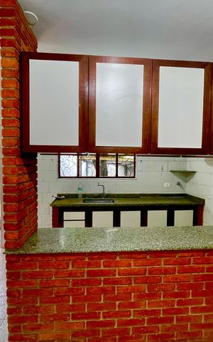 Casa à venda com 300m², 5 quartos e 4 vagas Casa à venda com 300m², 5 quartos e 4 vagasCozinha