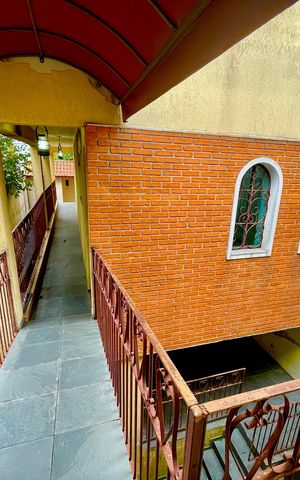 Casa à venda com 300m², 5 quartos e 4 vagas Casa à venda com 300m², 5 quartos e 4 vagasÁrea externa