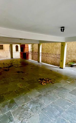 Casa à venda com 300m², 5 quartos e 4 vagas Casa à venda com 300m², 5 quartos e 4 vagasGaragem