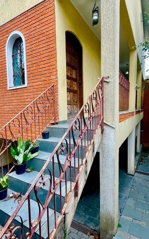 Casa à venda com 300m², 5 quartos e 4 vagas Casa à venda com 300m², 5 quartos e 4 vagasÁrea externa