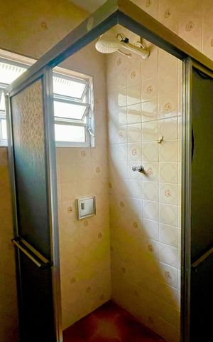 Casa à venda com 300m², 5 quartos e 4 vagas Casa à venda com 300m², 5 quartos e 4 vagasBanheiro 3