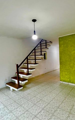 Casa à venda com 300m², 5 quartos e 4 vagas Casa à venda com 300m², 5 quartos e 4 vagasSala