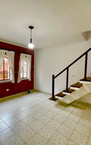 Casa à venda com 300m², 5 quartos e 4 vagas Casa à venda com 300m², 5 quartos e 4 vagasSala