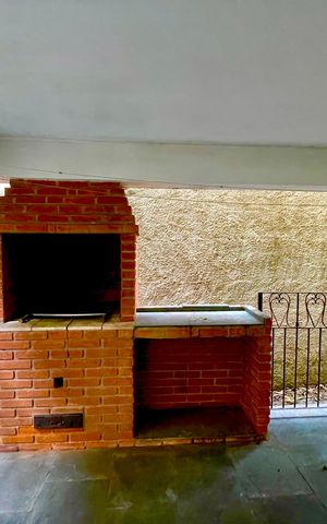 Casa à venda com 300m², 5 quartos e 4 vagas Casa à venda com 300m², 5 quartos e 4 vagasChurrasqueira