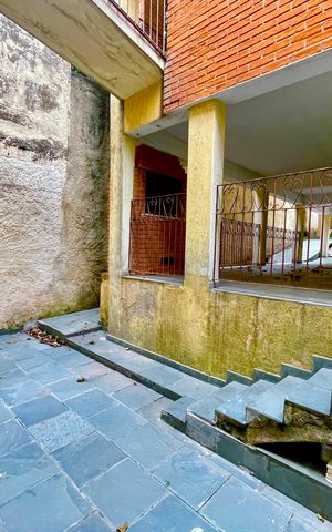 Casa à venda com 300m², 5 quartos e 4 vagas Casa à venda com 300m², 5 quartos e 4 vagasÁrea de Serviço