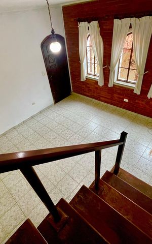 Casa à venda com 300m², 5 quartos e 4 vagas Casa à venda com 300m², 5 quartos e 4 vagasDetalhe Sala