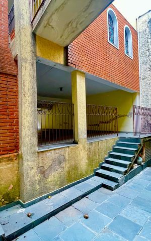 Casa à venda com 300m², 5 quartos e 4 vagas Casa à venda com 300m², 5 quartos e 4 vagasÁrea de Serviço