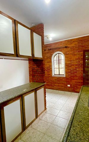 Casa à venda com 300m², 5 quartos e 4 vagas Casa à venda com 300m², 5 quartos e 4 vagasCozinha