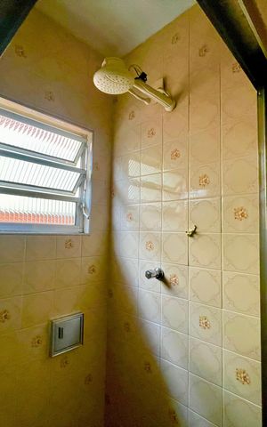 Casa à venda com 300m², 5 quartos e 4 vagas Casa à venda com 300m², 5 quartos e 4 vagasBanheiro 3