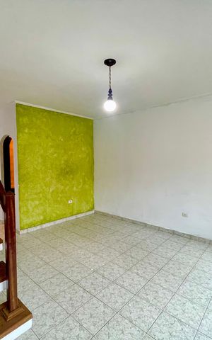 Casa à venda com 300m², 5 quartos e 4 vagas Casa à venda com 300m², 5 quartos e 4 vagasSala