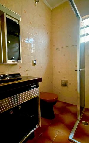 Casa à venda com 300m², 5 quartos e 4 vagas Casa à venda com 300m², 5 quartos e 4 vagasBanheiro 3
