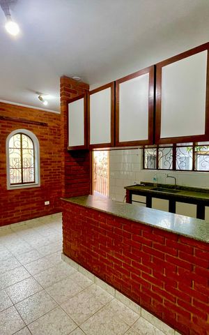 Casa à venda com 300m², 5 quartos e 4 vagas Casa à venda com 300m², 5 quartos e 4 vagasCozinha