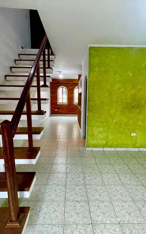 Casa à venda com 300m², 5 quartos e 4 vagas Casa à venda com 300m², 5 quartos e 4 vagasDetalhe Sala