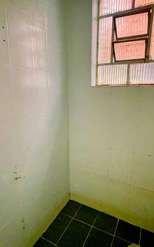 Casa à venda com 300m², 5 quartos e 4 vagas Casa à venda com 300m², 5 quartos e 4 vagasBanheiro 4
