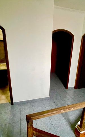Casa à venda com 300m², 5 quartos e 4 vagas Casa à venda com 300m², 5 quartos e 4 vagasHall quartos
